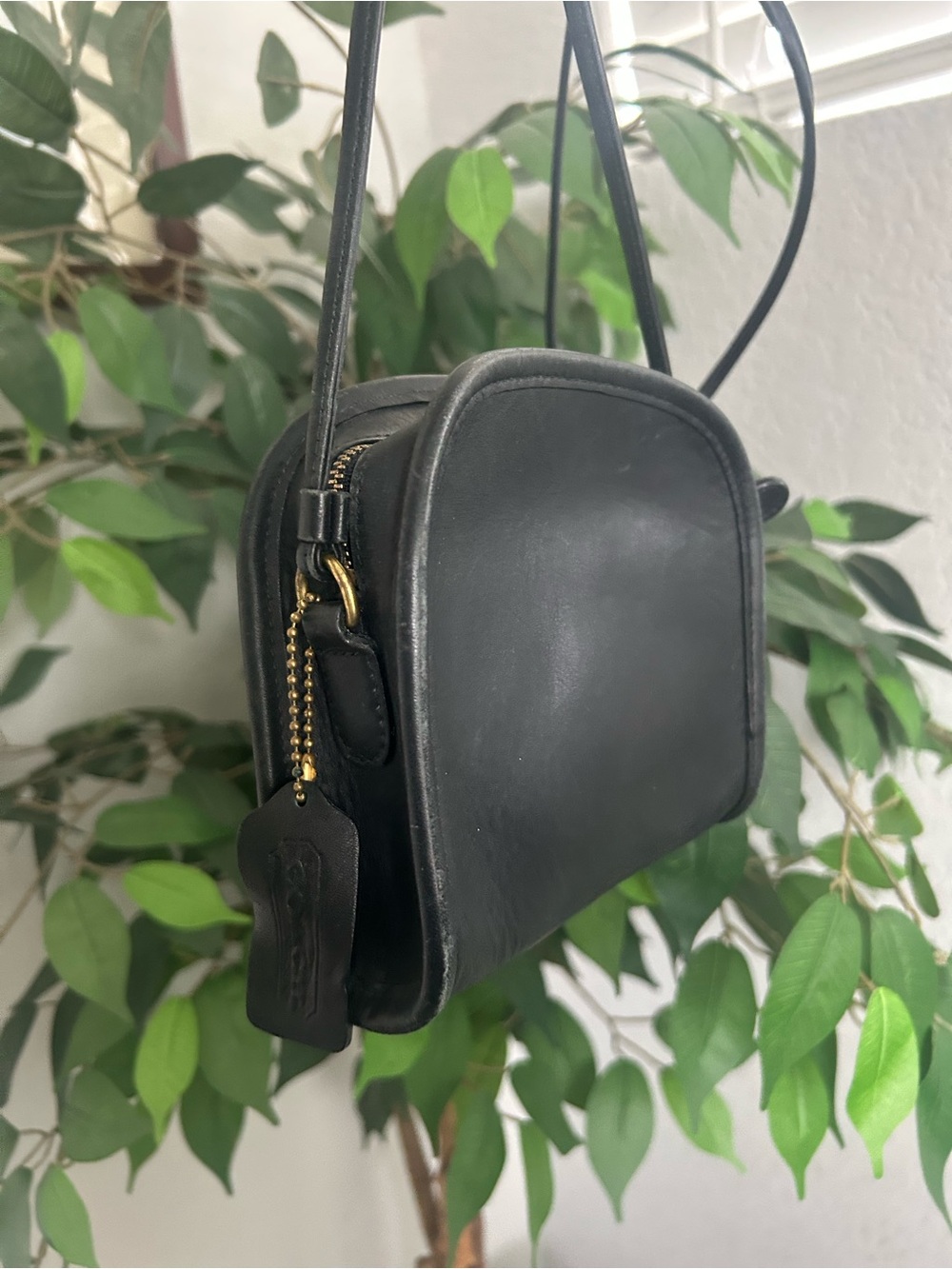 Coach vintage Black Leather Crossbody Bag - Classic Minimalist Style